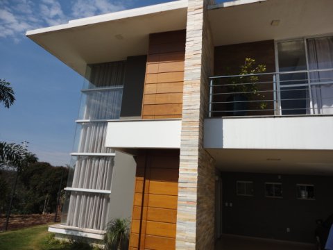 Sobrado Alto Padrão 272 m² - Lot. Maioli