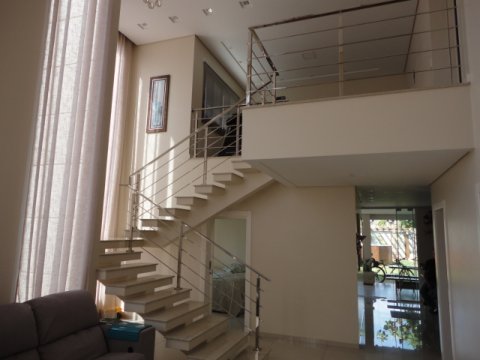 Sobrado Alto Padrão 272 m² - Lot. Maioli
