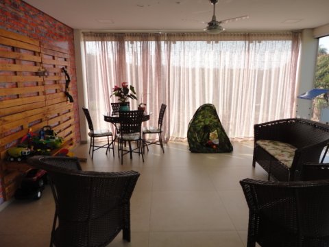 Sobrado Alto Padrão 272 m² - Lot. Maioli