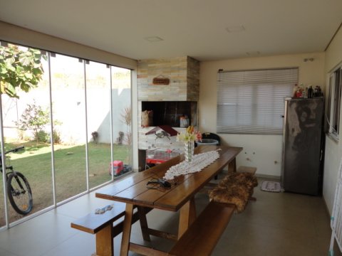 Sobrado Alto Padrão 272 m² - Lot. Maioli