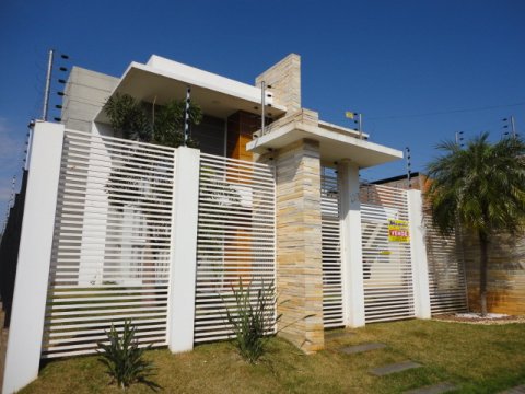 Sobrado Alto Padrão 272 m² - Lot. Maioli