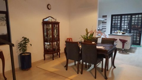 Sobrado Amplo 251 m² - Lot. Aliança