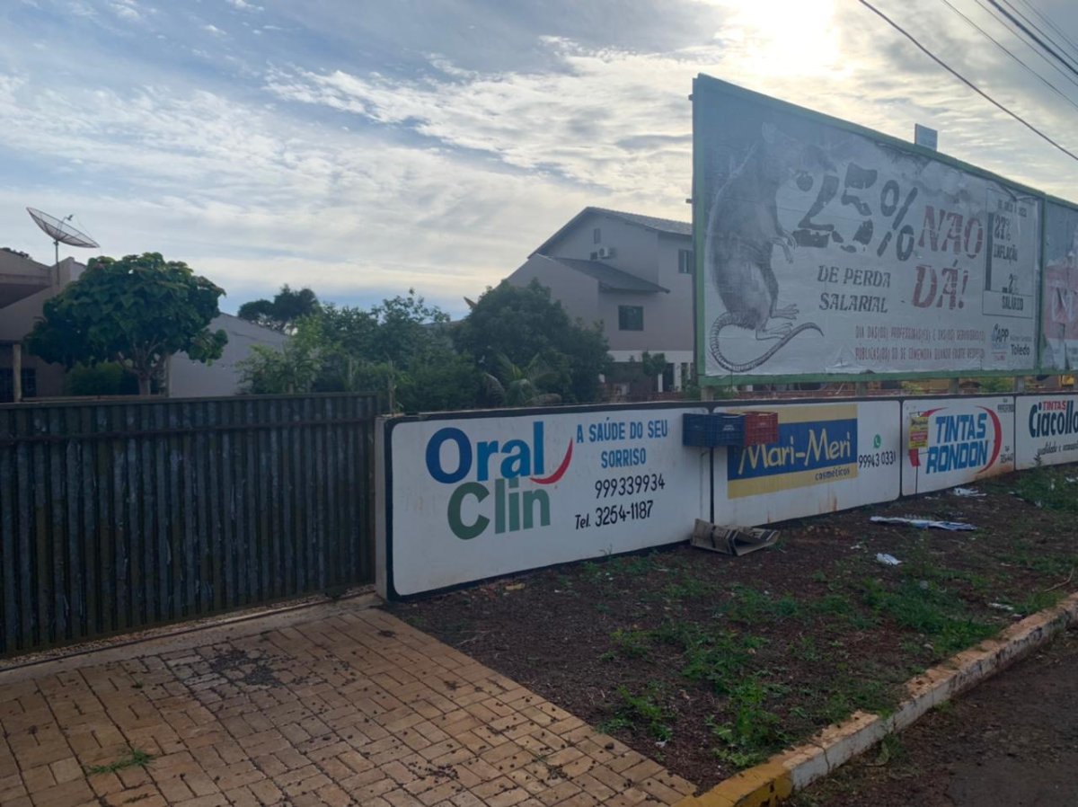 ALUGA-SE Terreno 500 m² - Centro