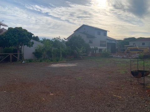 ALUGA-SE Terreno 500 m² - Centro
