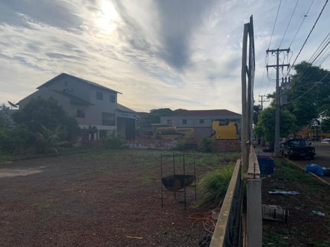 ALUGA-SE Terreno 500 m² - Centro