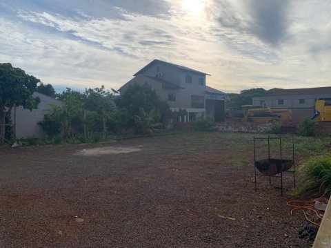 ALUGA-SE Terreno 500 m² - Centro