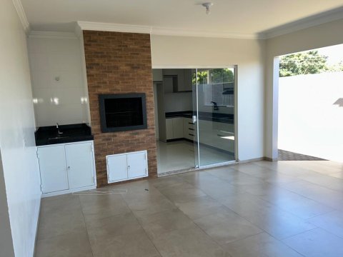 Casa de Esquina 114 m² - Lot. Andorinhas