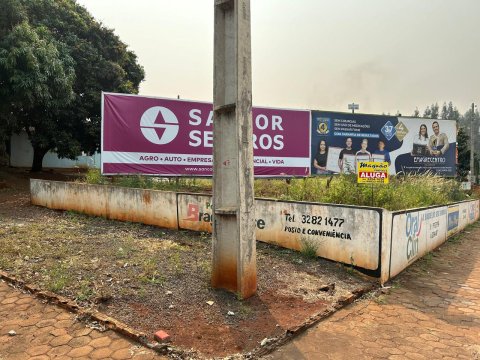 ALUGA-SE Terreno de Esquina 2.600 m² - Centro