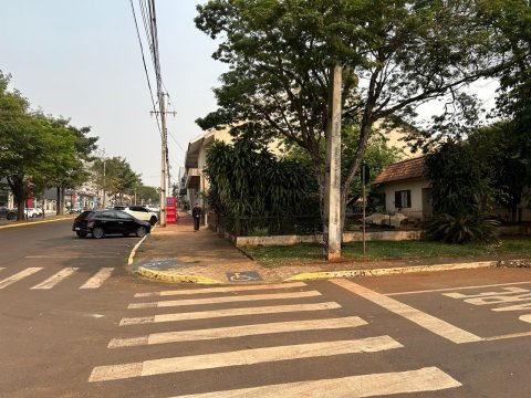 ALUGA-SE Terreno de Esquina 2.600 m² - Centro