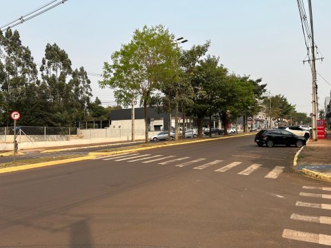 ALUGA-SE Terreno de Esquina 2.600 m² - Centro