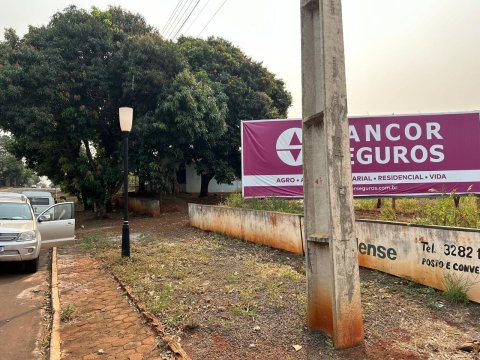 ALUGA-SE Terreno de Esquina 2.600 m² - Centro