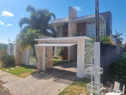 Sobrado Alto Padrão 272 m² - Lot. Maioli