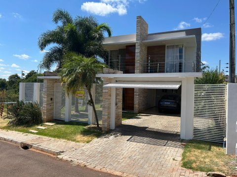 Sobrado Alto Padrão 272 m² - Lot. Maioli