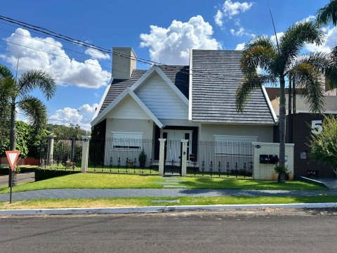 Casa Maravilhosa 198,63 m² - Lot. Ilha Verde