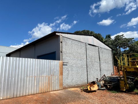Sala Comercial 232 m² + Barracão 230 m² - Centro