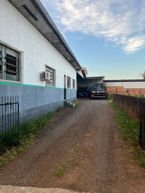 Barracão 700 m² - Centro