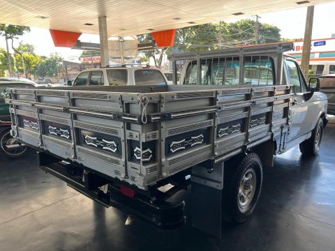 FORD F-1000 TURBO SUPER 3.9