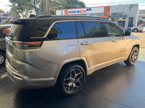 JEEP COMMANDER OVERLAND 2.2 TURBO 7 LUGARES
