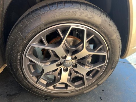 JEEP COMMANDER OVERLAND 2.2 TURBO 7 LUGARES