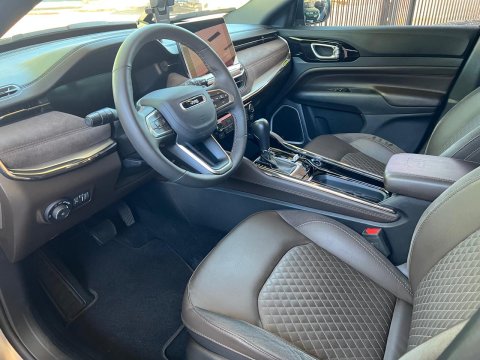 JEEP COMMANDER OVERLAND 2.2 TURBO 7 LUGARES