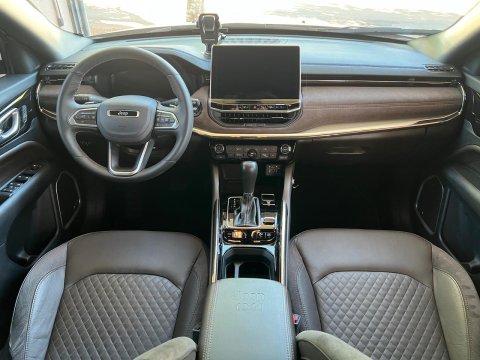 JEEP COMMANDER OVERLAND 2.2 TURBO 7 LUGARES