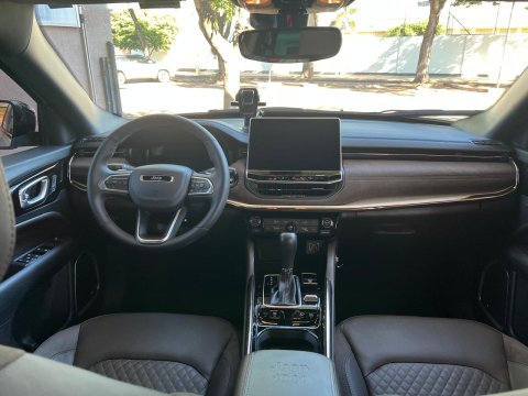 JEEP COMMANDER OVERLAND 2.2 TURBO 7 LUGARES