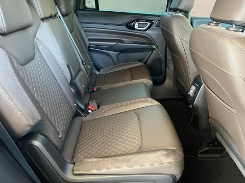 JEEP COMMANDER OVERLAND 2.2 TURBO 7 LUGARES