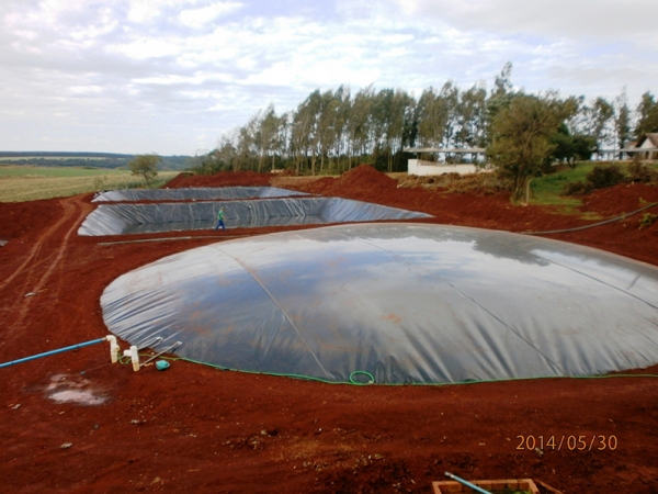 Instalação de biodigestores em PEAD, mistura completa