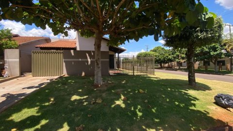 Casa à Venda no Parque Ecológico