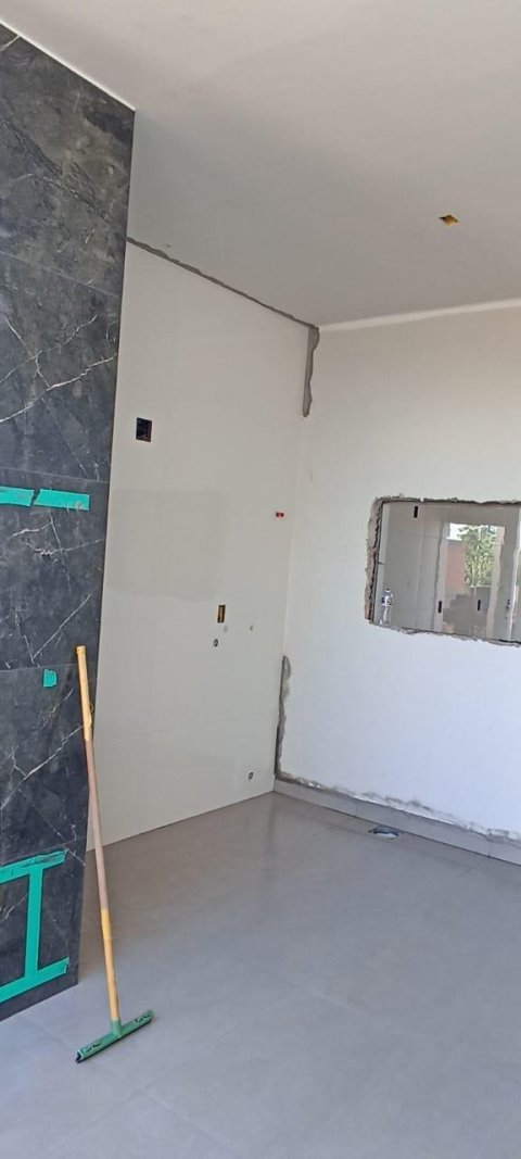 Excelente Casa à Venda em Término de Construção Próximo à Unimed