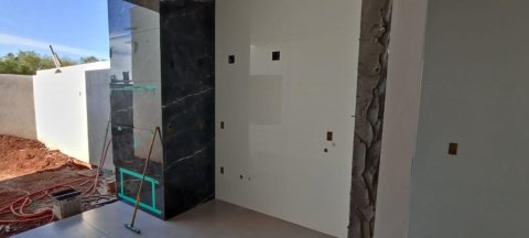 Excelente Casa à Venda em Término de Construção Próximo à Unimed