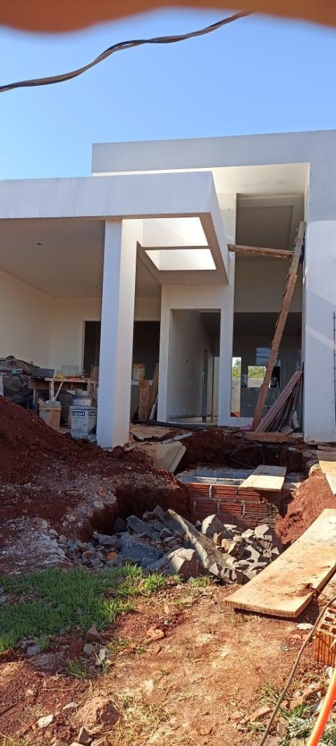 Excelente Casa à Venda em Término de Construção Próximo à Unimed