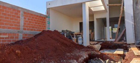 Excelente Casa à Venda em Término de Construção Próximo à Unimed
