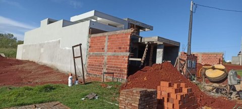 Excelente Casa à Venda em Término de Construção Próximo à Unimed
