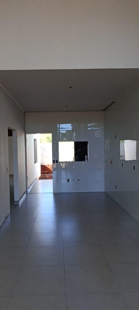 Excelente Casa à Venda em Término de Construção Próximo à Unimed