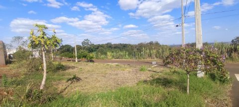Terreno de Esquina à Venda no Loteamento Cataratas