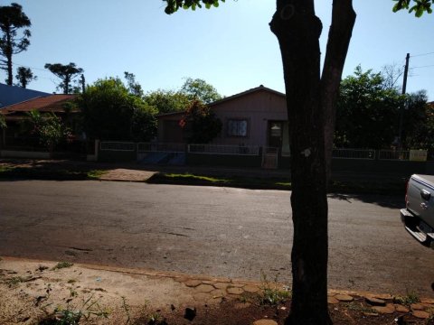 Casa - Rua Santa Catarina esquina com a Rua Rogério Valter Grum