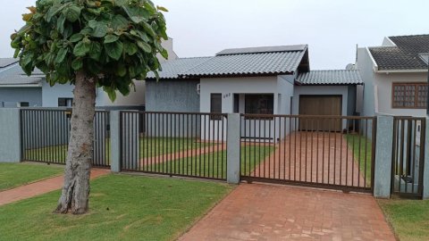Casa - Rua Rogério Valter Grum, 914