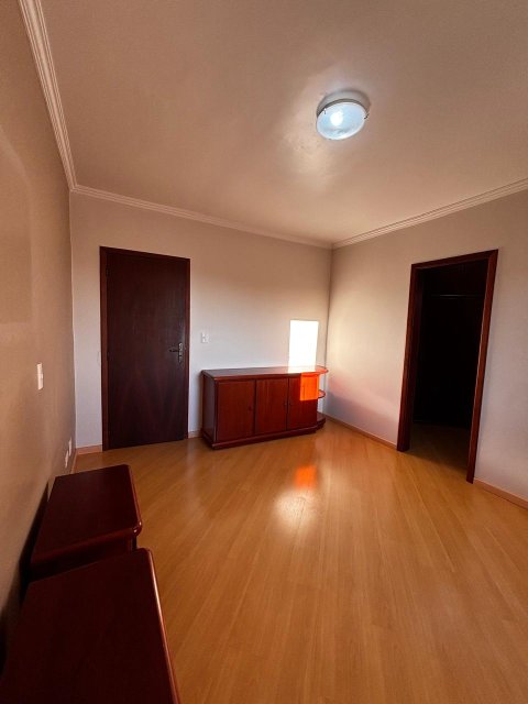 Apartamento - Rua Rio de Janeiro, 1060, esquina com a Rua Independência
